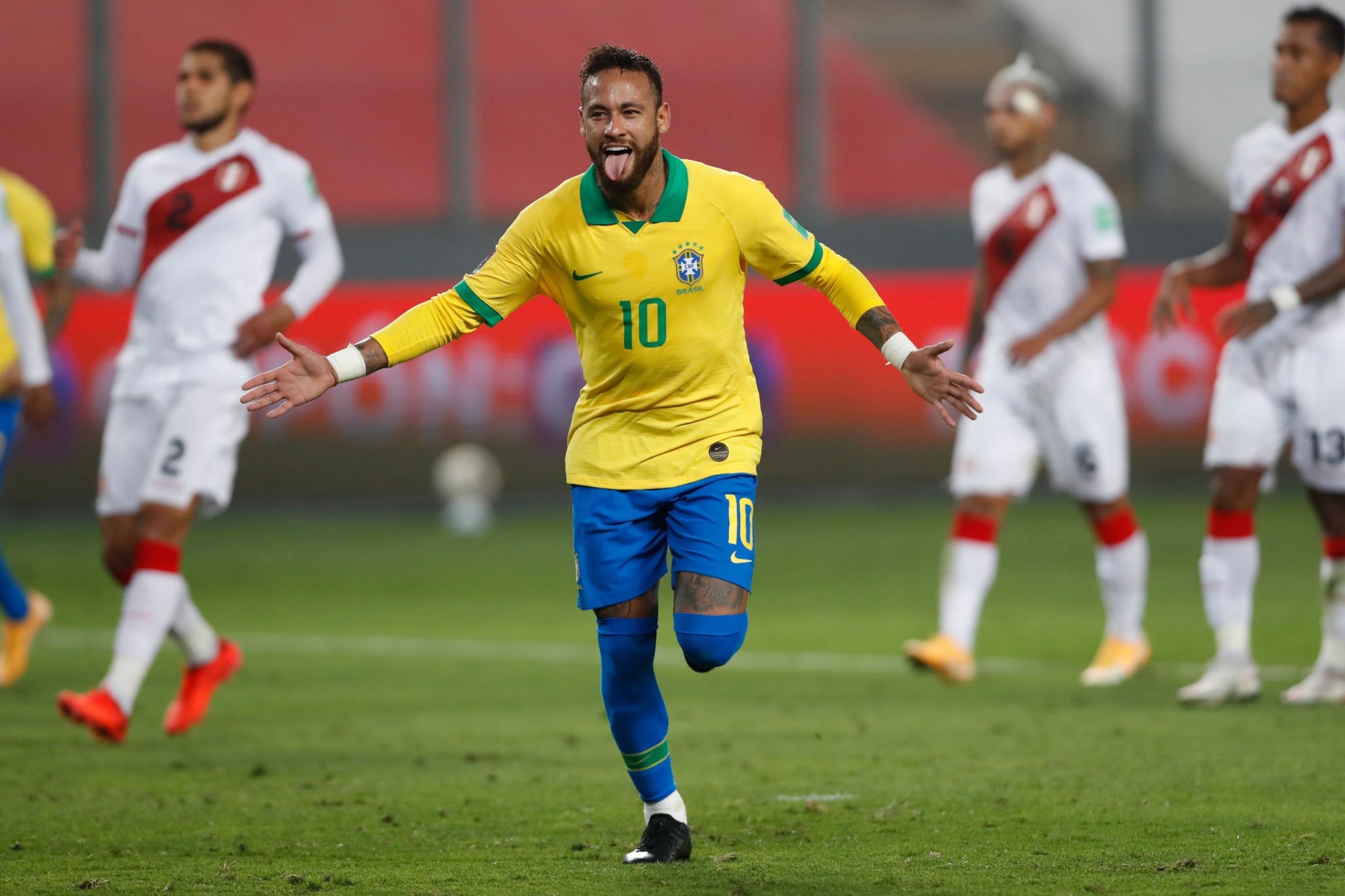 Neymar celebra en Perú