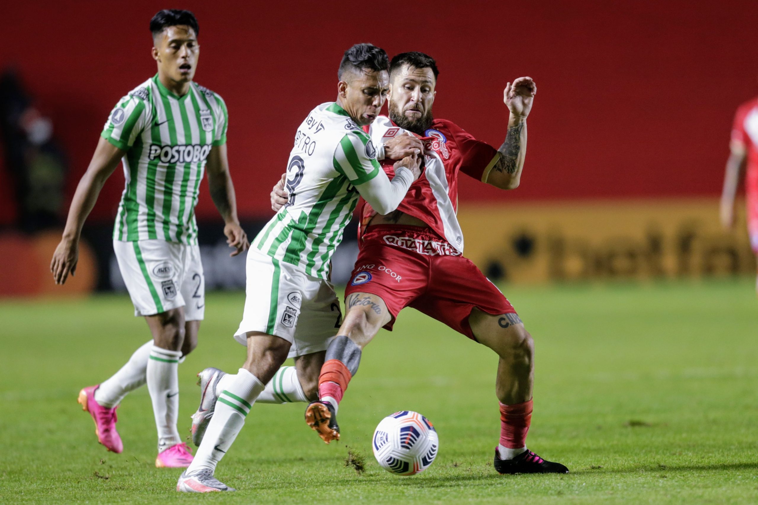 Nacional no levanta cabeza y perdió con Argentinos Juniors