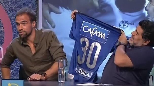 Diego Maradona y la camiseta de Millonarios