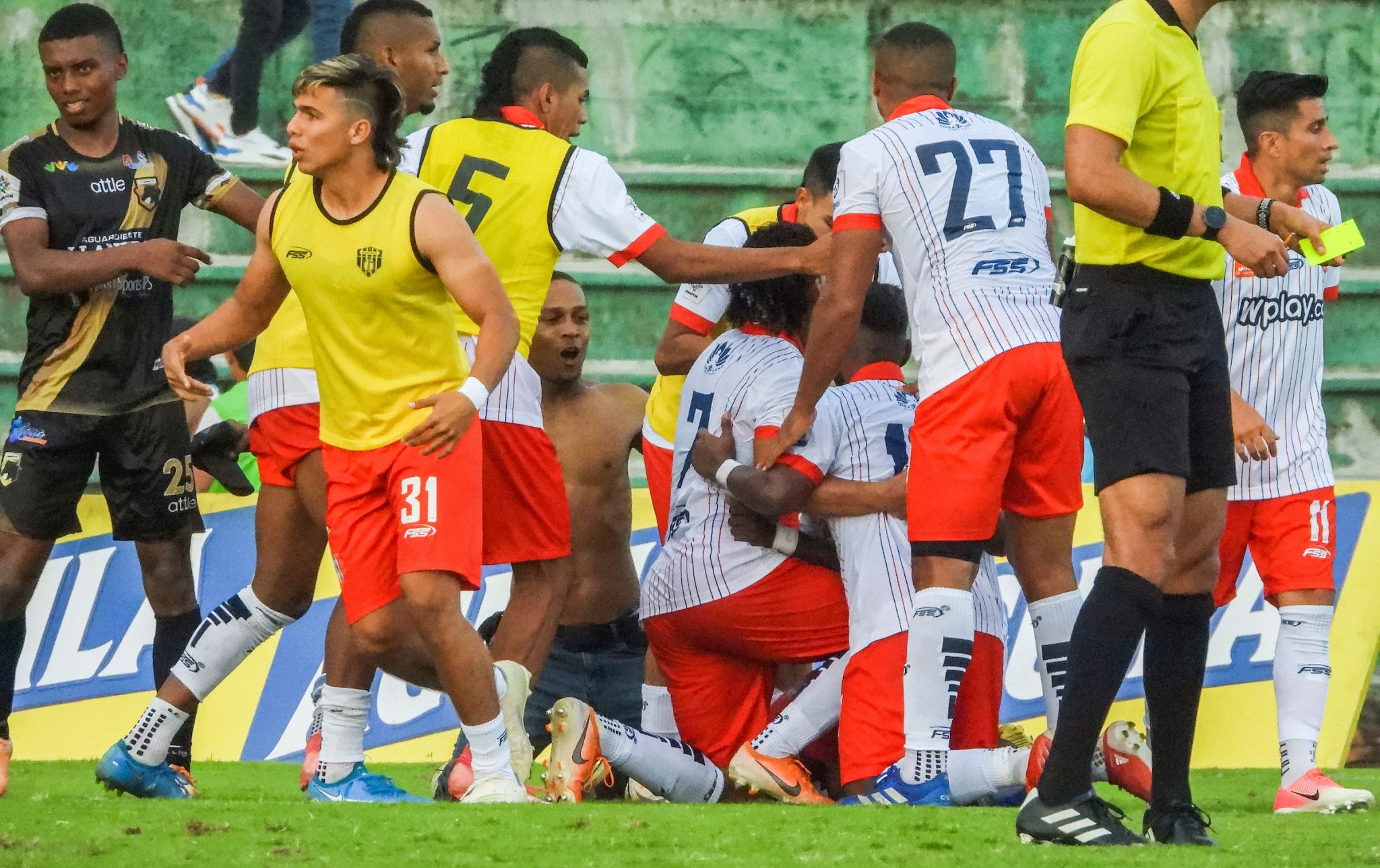 EL GOL QUE DESATÓ EL ESCÁNDALO EN EL ASCENSO DE LA B