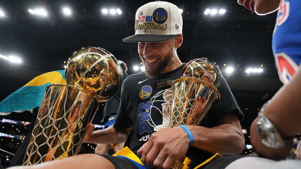 STEPHEN CURRY, EL NUEVO INTEGRANTE DEL TOP 10 HISTÓRICO DE LA NBA