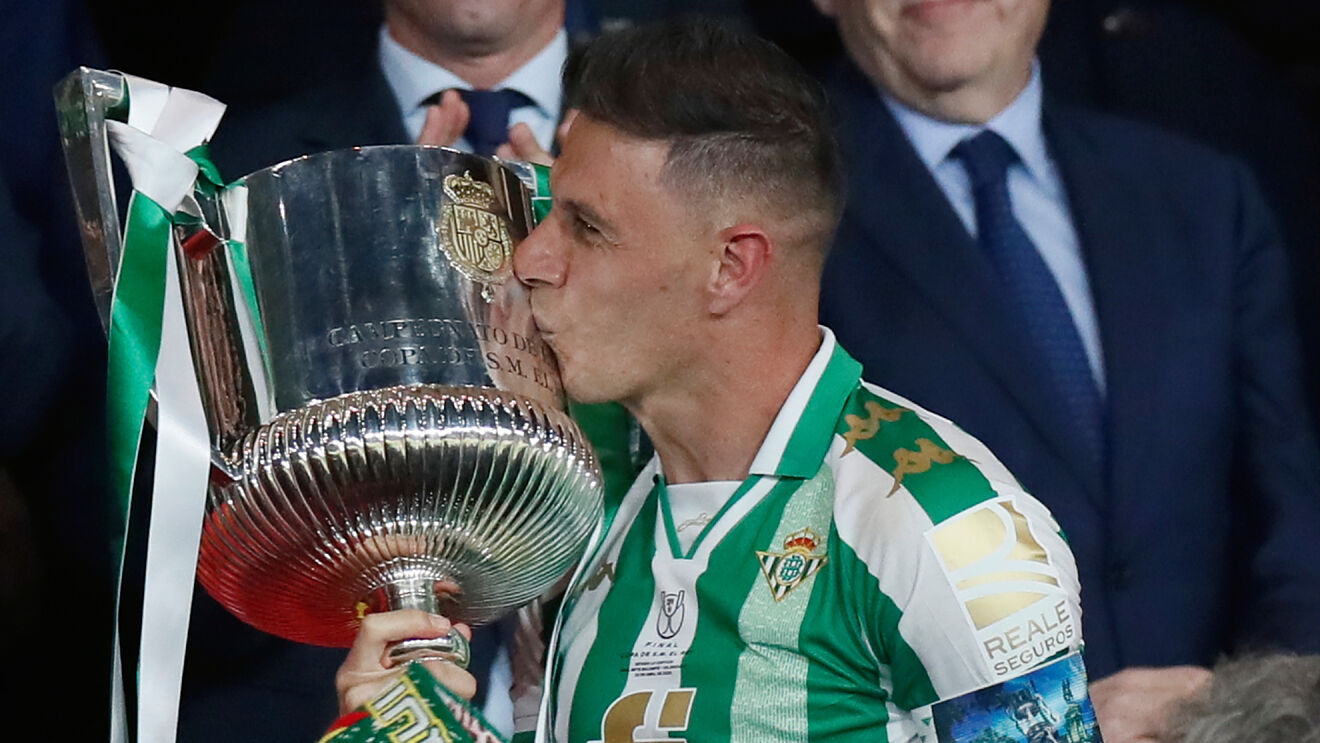 A SUS 40 AÑOS, JOAQUÍN SÁNCHEZ RENOVÓ CON BETIS