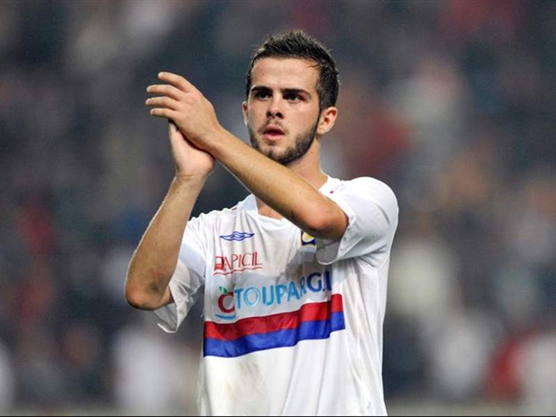 OLYMPIQUE DE LYON QUIERE RESUCITAR A PJANIC