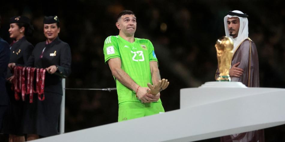 Celebraciones de Dibu Martínez no gustaron en Aston Villa