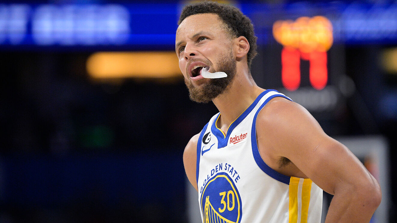 NO BASTÓ EL REGRESO DE CURRY PARA LOS WARRIORS