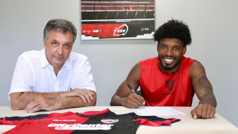 JHERSON MOSQUERA: FICHAJE DE LUJO EN NEWELLS