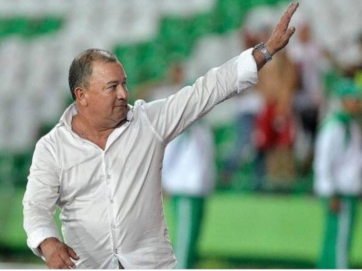 TÉCNICO DE ENVIGADO A PERIODISTA: "LO ANIMO A QUE NO VUELVA"