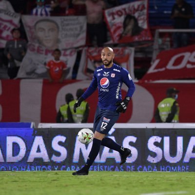 DIEGO NOVOA, CRUCIFICADO POR LOS HINCHAS DEL AMÉRICA