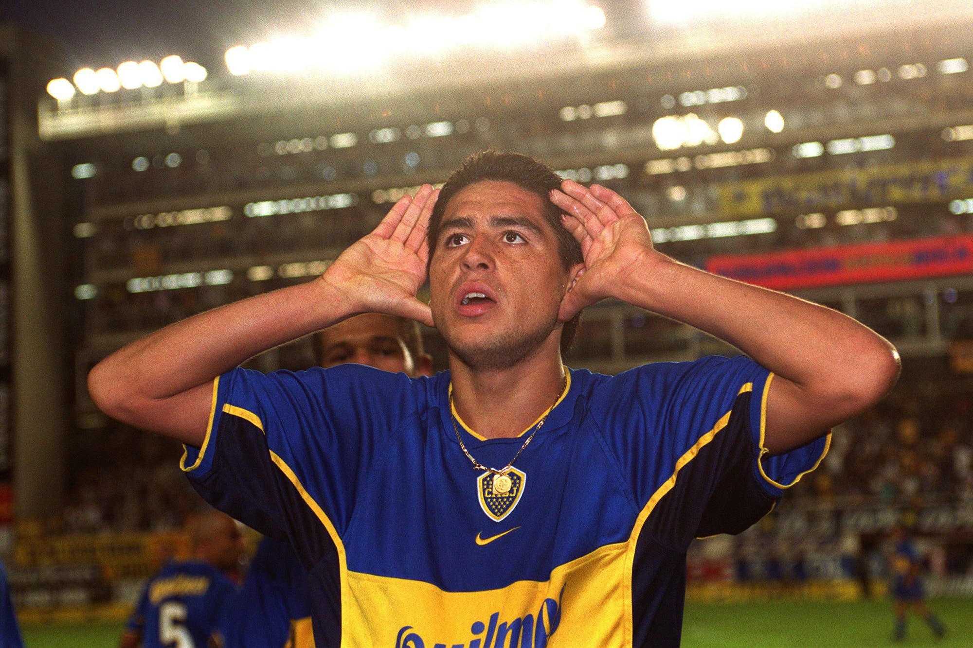 RIQUELME, ENAMORADO CON VILLA