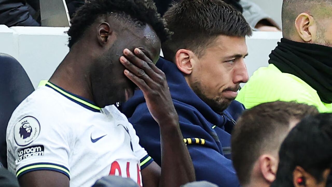 Duro momento para Davinson Sánchez en Inglaterra