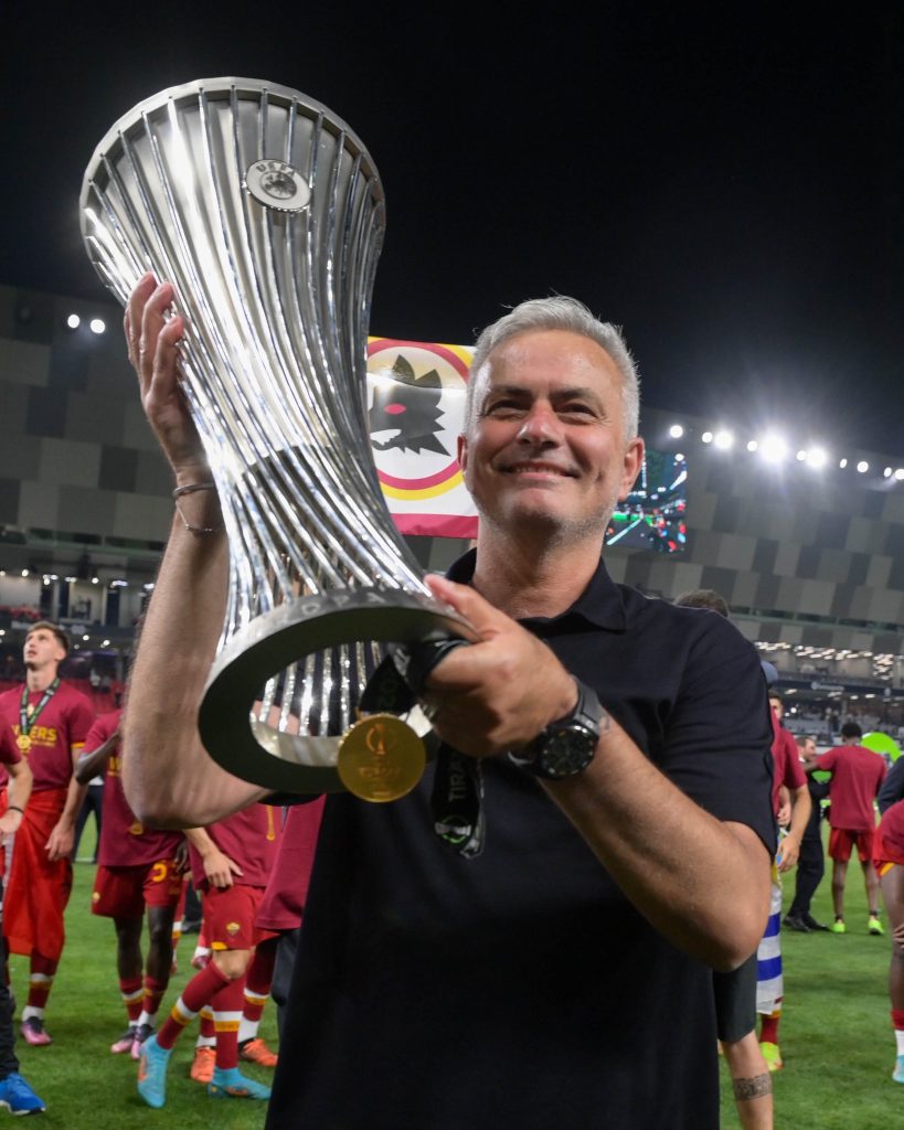 MOURINHO Y LA ROMA SEPARAN CAMINOS