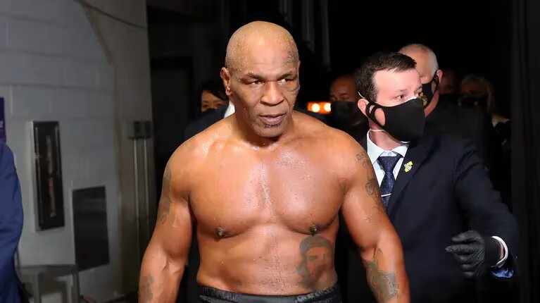 Mike Tyson vuelve al cuadrilátero