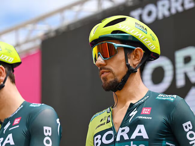 Daniel Martínez se mantiene en el podio del Giro