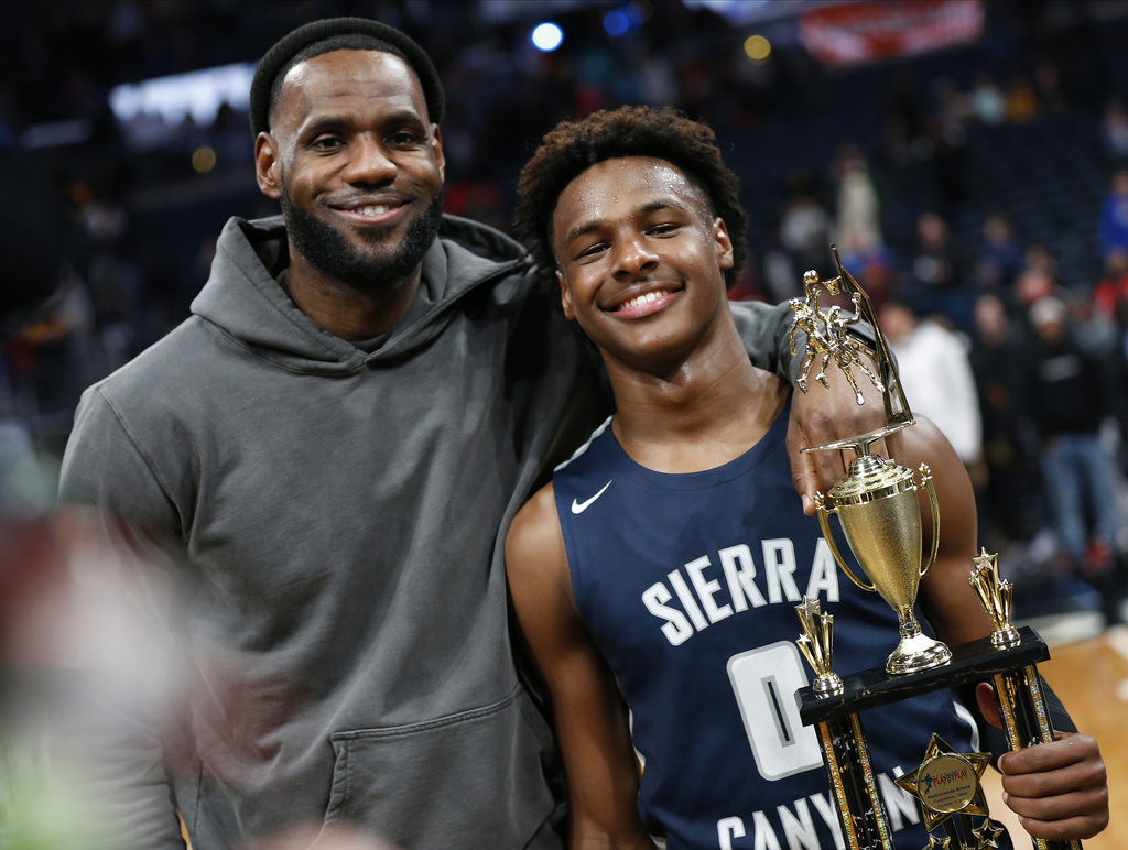 LeBron James jugará con su hijo