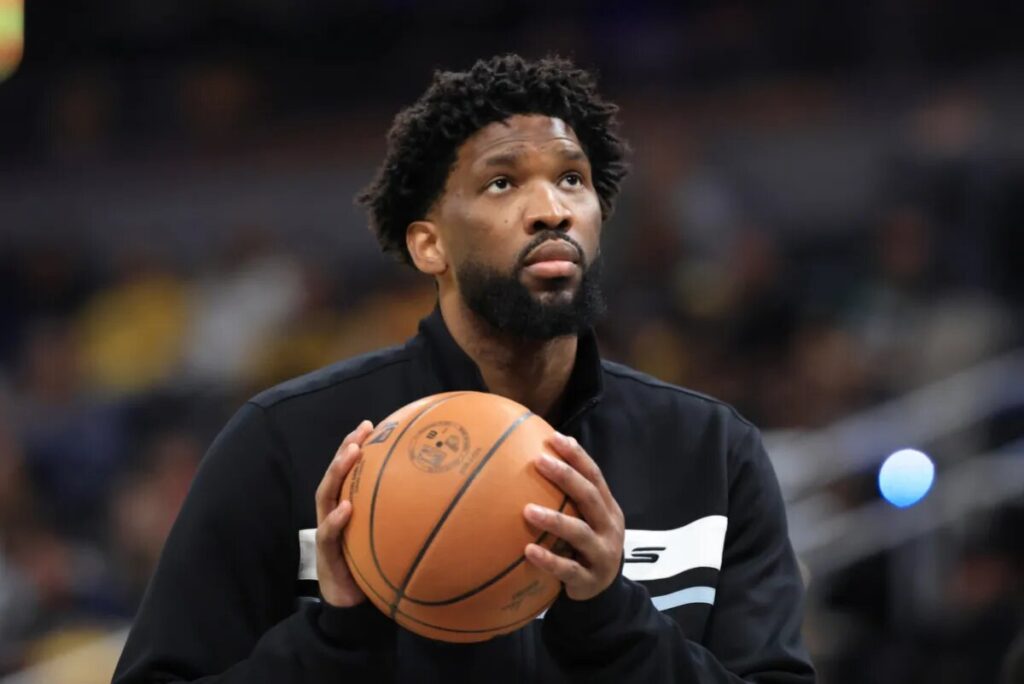 Joel Embiid agrede a periodista