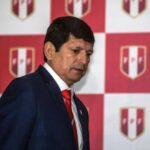 Escándalo en el fútbol peruano: Capturan al presidente de la FPF