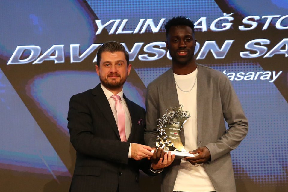 Davinson recibió galardón en Turquía