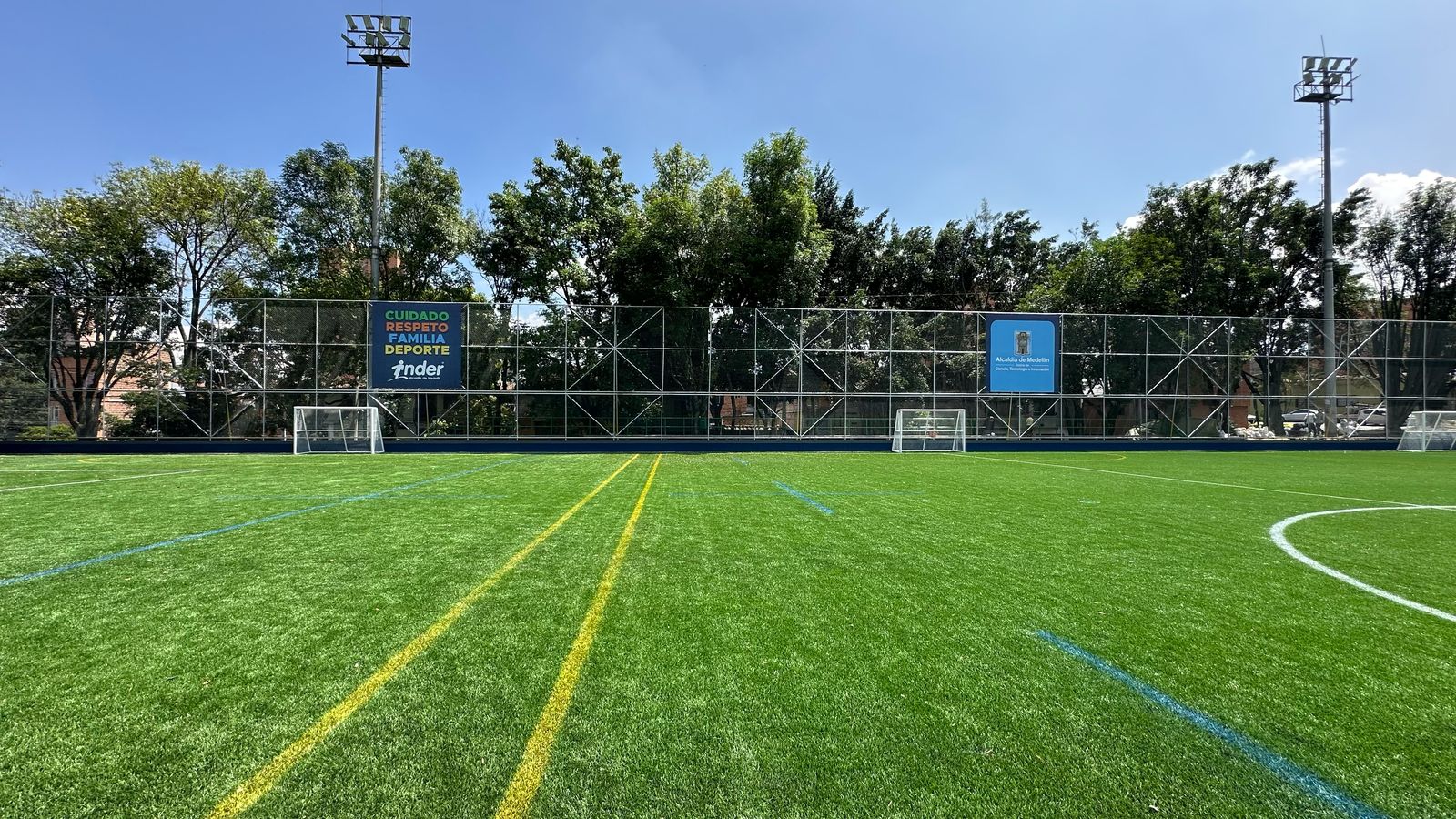 Así quedó la renovada cancha de la Floresta