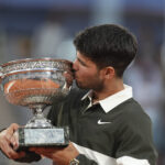 Carlos Alcaraz conquista una épica final ante Sinner y repite título en Roland Garros