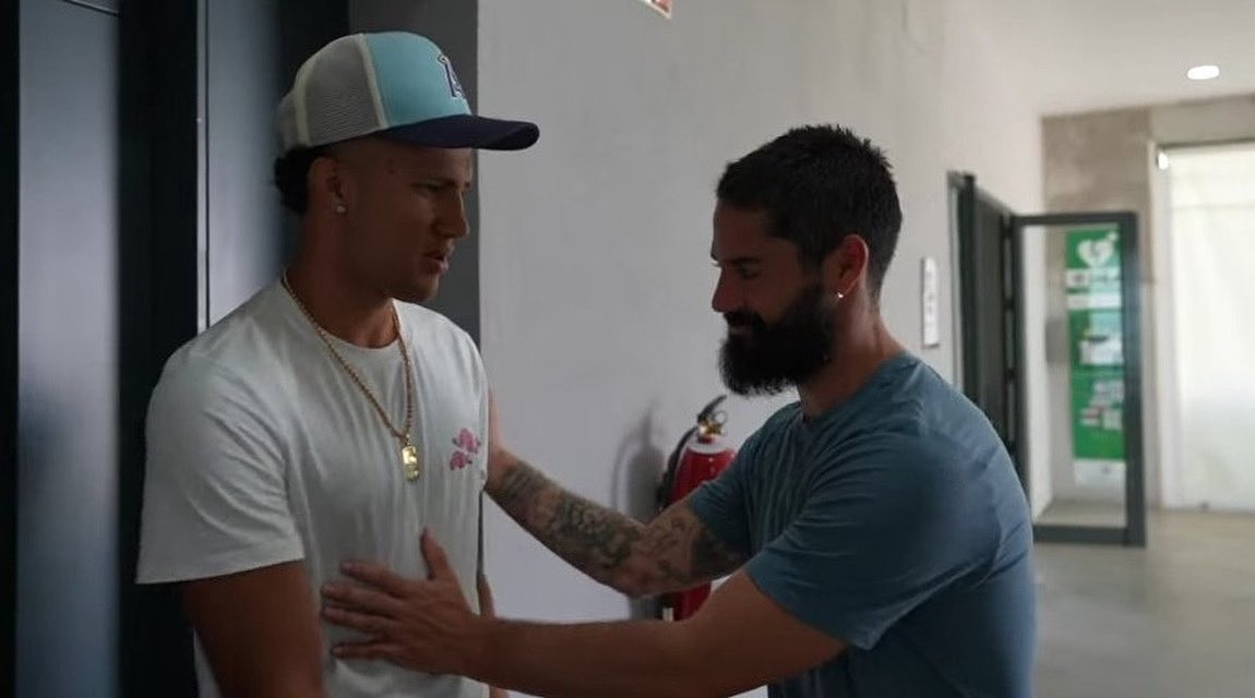 La bienvenida de Isco a Deossa