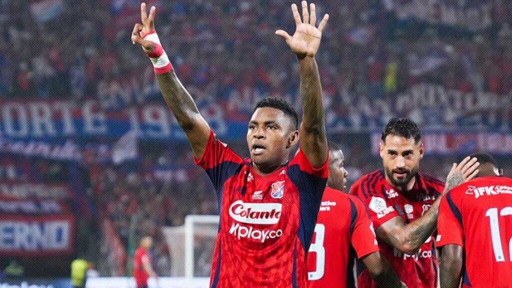 Hinchas del Medellín estallan contra Brayan León