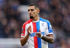 Daniel Muñoz será baja casi un mes tras cirugía programada