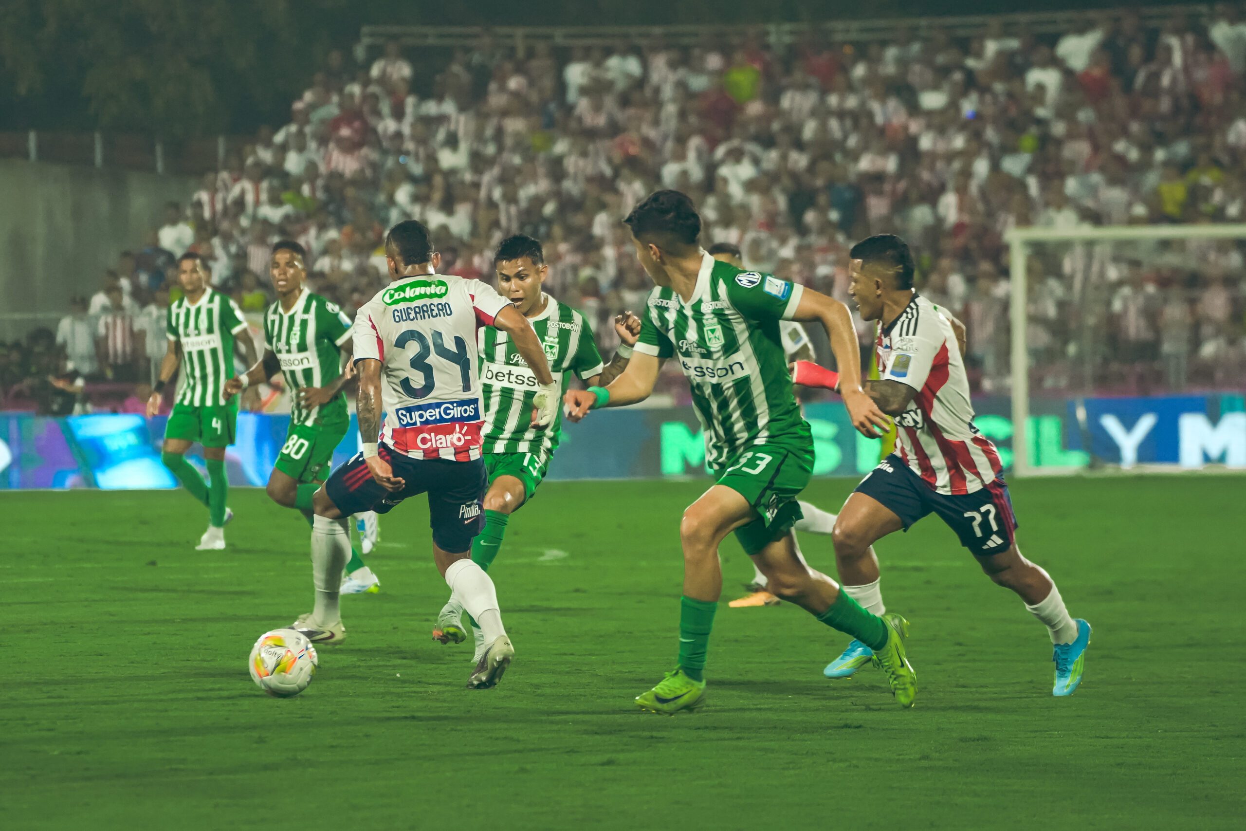 Junior golpeó primero en la final: contundente 3-0 sobre Nacional