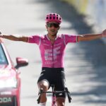 Carapaz volvió a rugir en los Alpes: victoria épica tras meses de adversidad