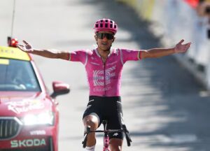 Carapaz volvió a rugir en los Alpes: victoria épica tras meses de adversidad