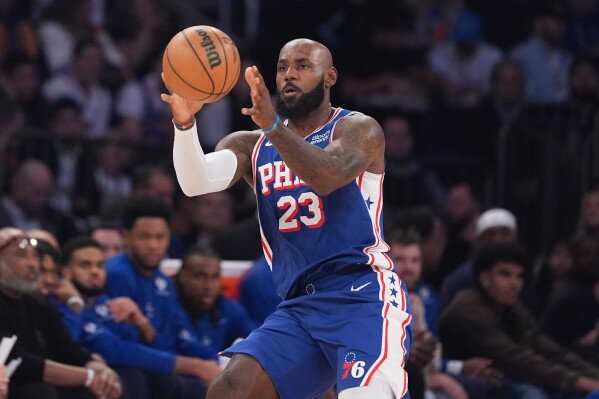 Así fue el debut de Lebron James con Philadelphia